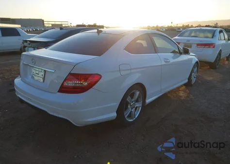 2014 Mercedes-Benz C 250 из США, поврежденный, VIN WDDGJ4HB7EG286877